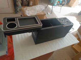 Consola central coche con posavasos