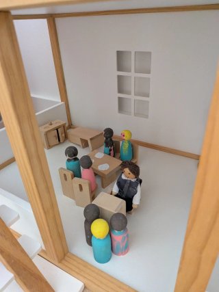 Casa de muñecas de madera