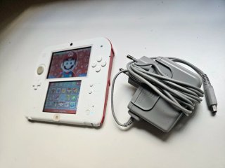 Nintendo 2DS Blanca con Cargador