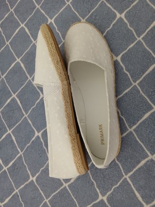 Bailarinas blancas bordadas
