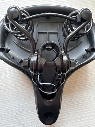 Sillín Bici Ergonómico Extra Ancho Negro/Rojo