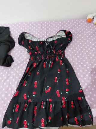 Vestito estivo con ciliegie