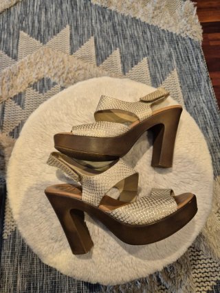 Zapatos de tacón Almatrichi Beige