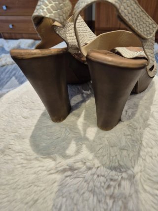 Zapatos de tacón Almatrichi Beige