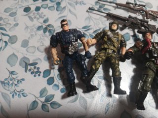 Lote de 9 figuras de acción militares como nuevos