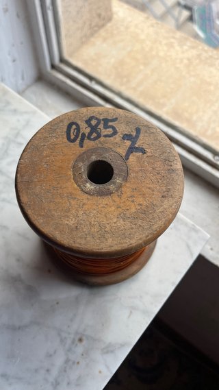 Bobinas de hilo de cobre , 4 pequeñas y una grande