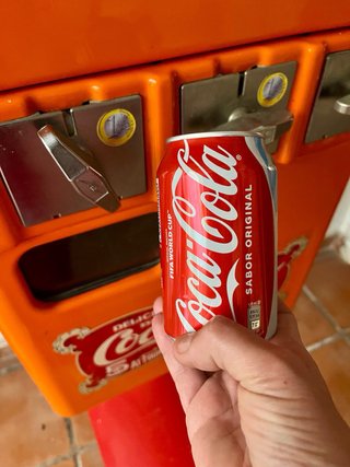 Nevera expendedora retro Urvana para latas