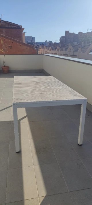 Mesa de exterior blanca