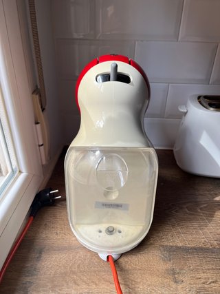 Cafetera Nescafé Dolce Gusto Roja y Blanca
