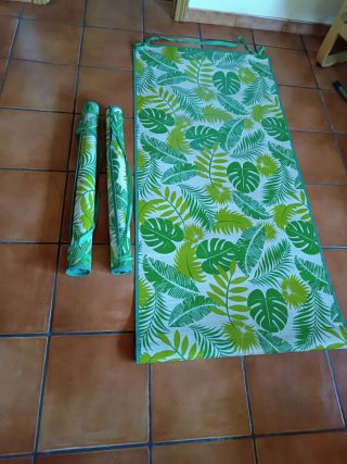 Set de playa con estampado tropical