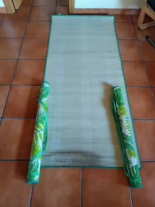 Set de playa con estampado tropical