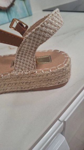 Zapatillas cuña crochet y piel