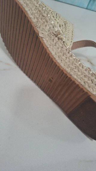 Zapatillas cuña crochet y piel