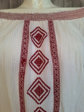 Vestido de playa blanco y rojo