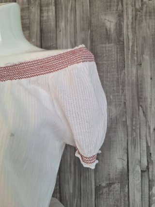 Vestido de playa blanco y rojo