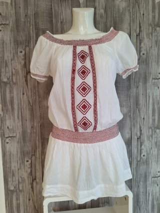 Vestido de playa blanco y rojo