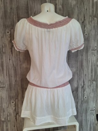 Vestido de playa blanco y rojo