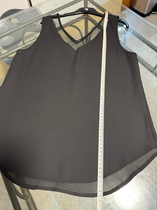 Top negro con escote transparente