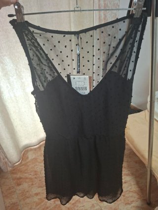 Vestido negro con lunares