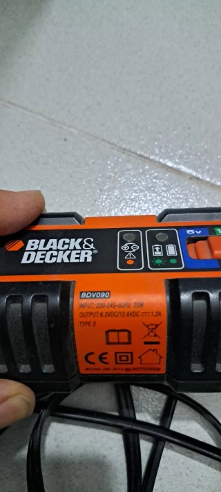 Cargador Batería Coche/Moto Black+Decker