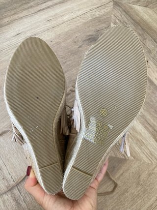 Botines cuña Kamome beige flecos