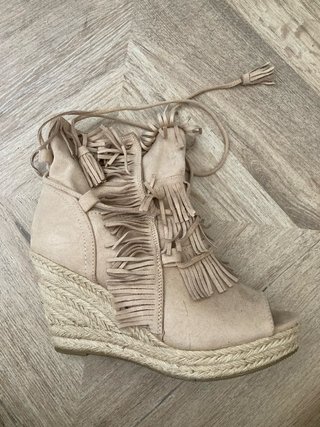 Botines cuña Kamome beige flecos