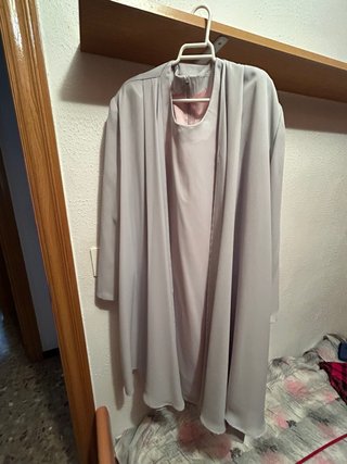 Vestido y chaqueta larga gris