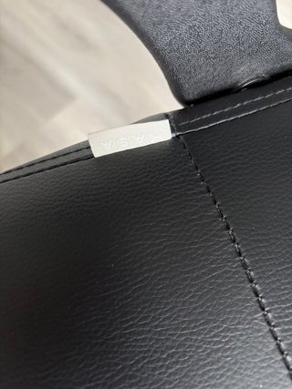 Cadeira de escritório preta com rodas