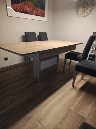 Mesa extensible y 4 sillas comedor