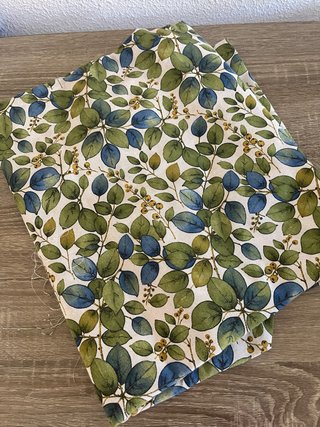 Tela con estampado de hojas