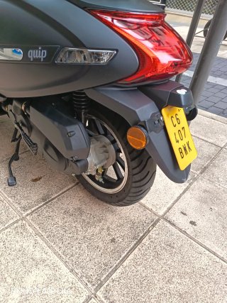 Moto Scooter Negra y Marrón Automática