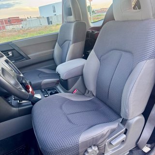 MITSUBISHI MONTERO