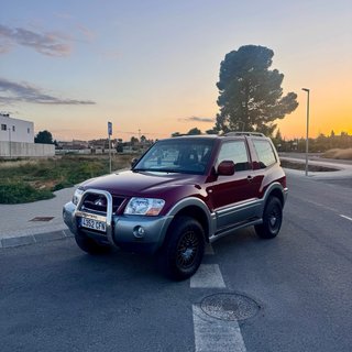 MITSUBISHI MONTERO
