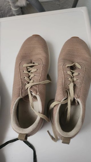 Zapatillas casuales beige y rosa
