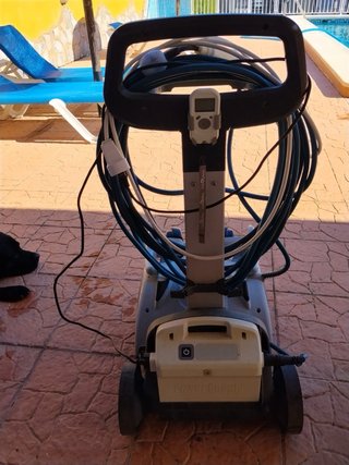 Limpiafondos Dolphin DX5 + Carrito