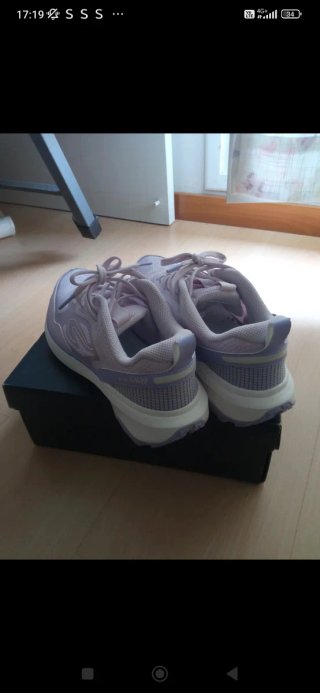 Zapatillas deportivas moradas