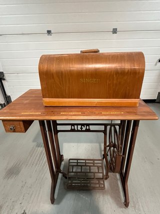 Máquina de coser Singer antigua
