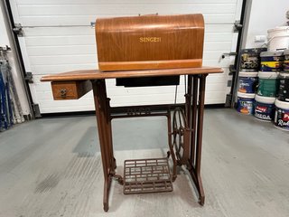 Máquina de coser Singer antigua