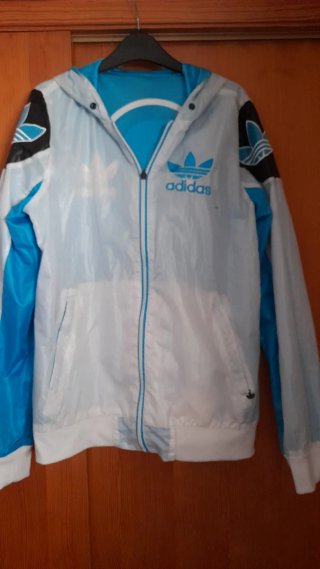 Chaqueta reversible Adidas azul y blanca
