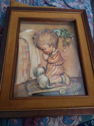 Cuadro relieve antiguo niño rezando