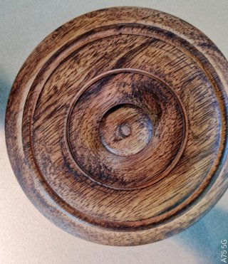 Caja de madera redonda con tapa