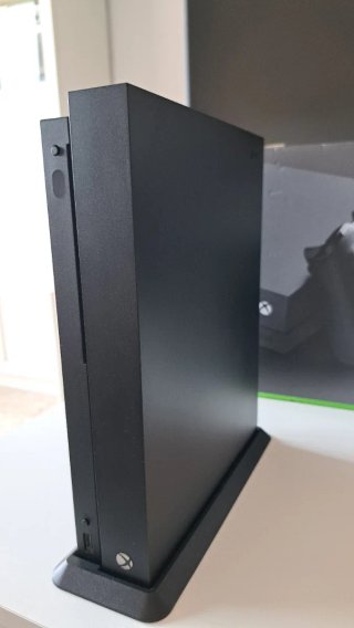 Xbox One X 1TB en caja, en excelente condiciones.