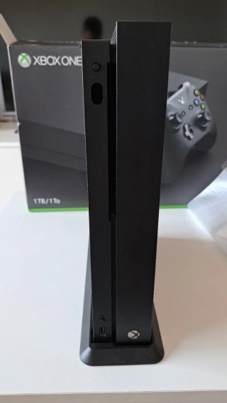 Xbox One X 1TB en caja, en excelente condiciones.