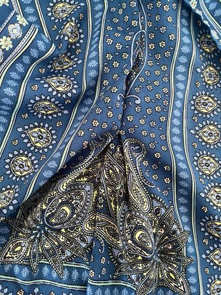 Vestito con stampa foulard