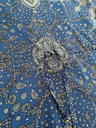 Vestito con stampa foulard