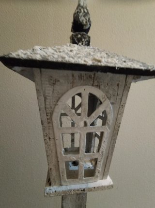 Farola decorativa blanca con luz