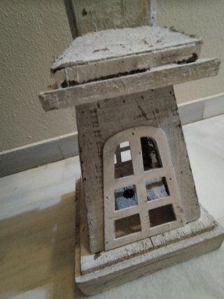 Farola decorativa blanca con luz