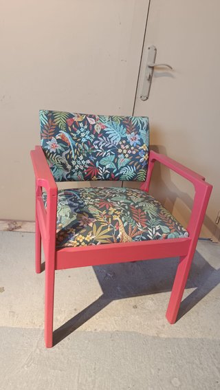 Butaca con brazos estampado tropical