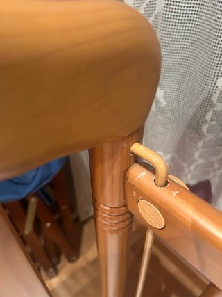 Cuna de madera con ruedas