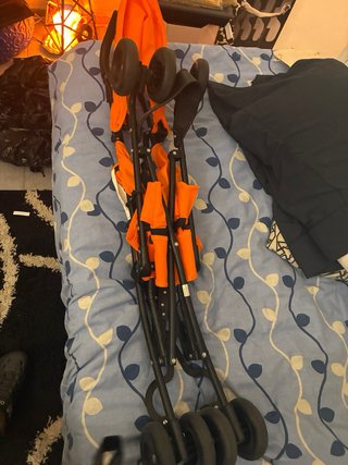 Silla de paseo naranja ligera